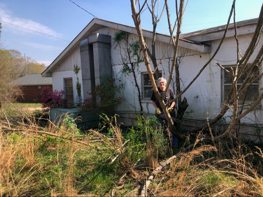 Volunteer Jack Morris doing landscaping work on church grounds. Photo by Gary Laggis © 2023 Volunteer Jack Morris doing landscaping work on church grounds. Photo by Gary Laggis © 2023