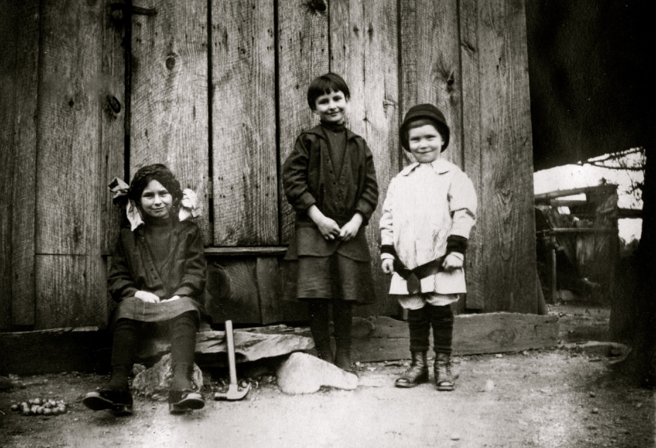 Portrait of Esther, Ruth, and Ralph McLean from 1914. From the Linda Blum-Barton Collection Portrait of Esther, Ruth, and Ralph McLean from 1914. From the Linda Blum-Barton Collection