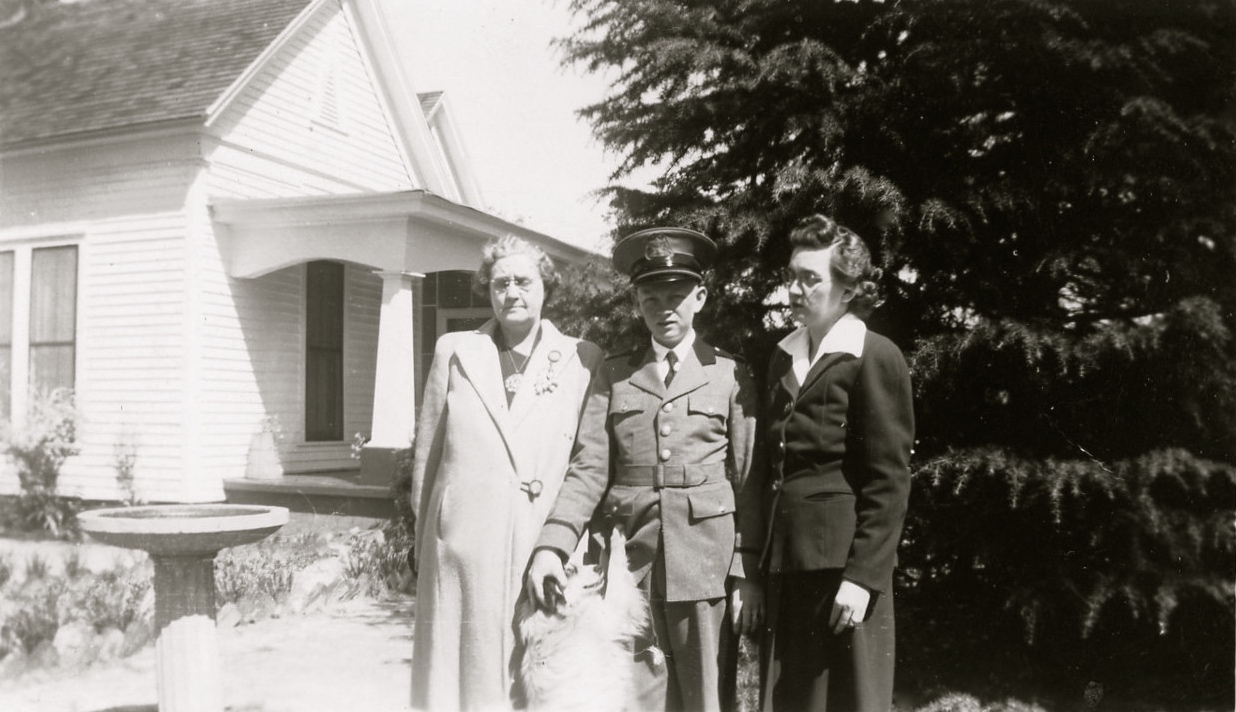 photograph of Linnie, Bobby, and Gladys. From the Bobby Jackson Collection photograph of Linnie, Bobby, and Gladys. From the Bobby Jackson Collection